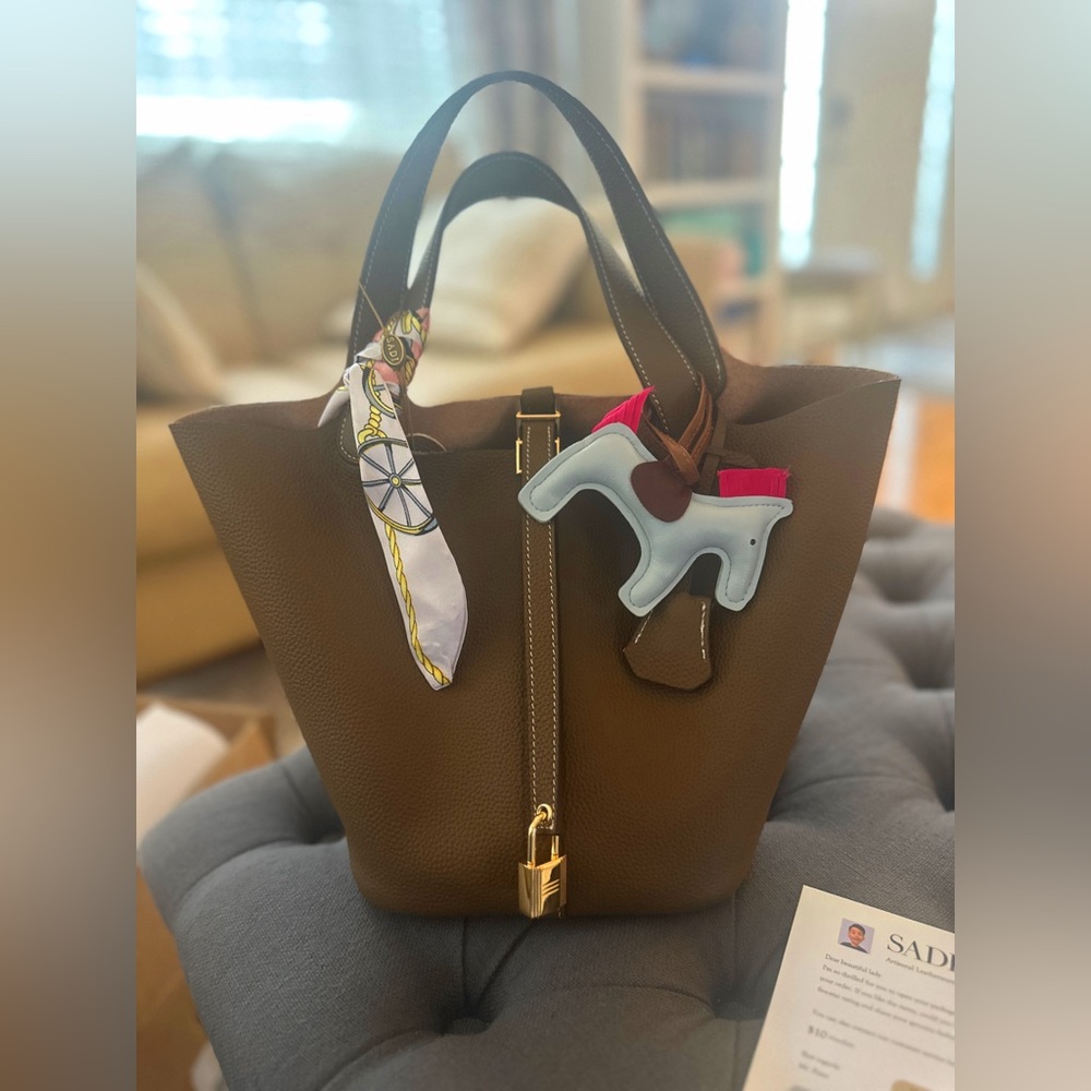 ✨ Genuine Leather Bucket Tote with Long Strap – New with Tags ✨